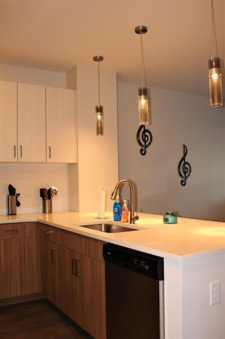 Luxury In The Gulch Apartment Нашвил Екстериор снимка