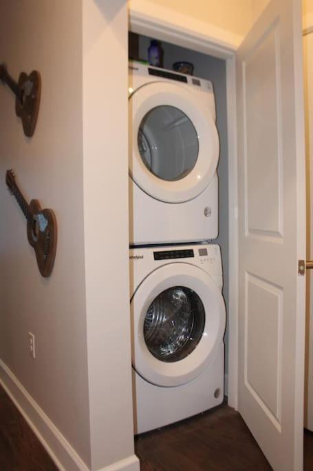 Luxury In The Gulch Apartment Нашвил Екстериор снимка